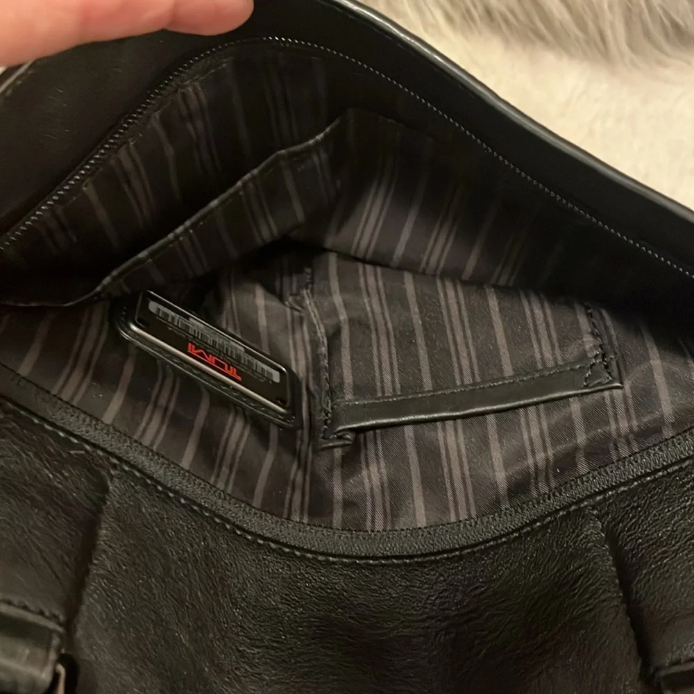 TUMI Vintage Black Leather Beacon Hill Portfolio Organizer Unisex Laptop Bag